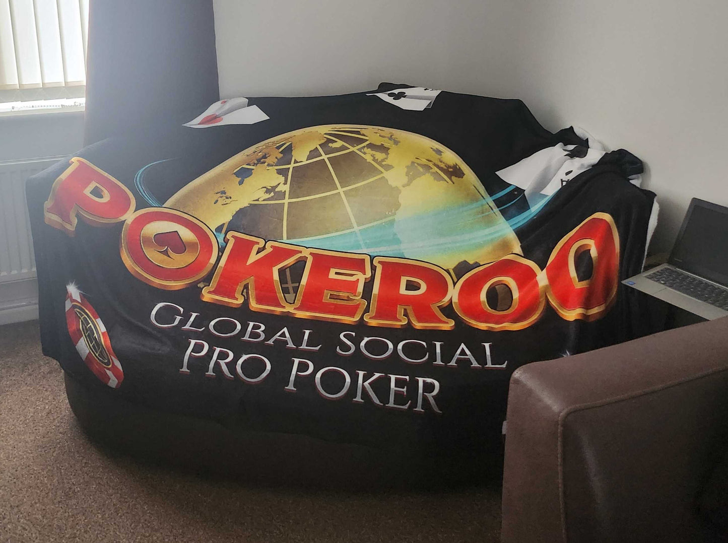 POKEROO Throw Blanket (black)